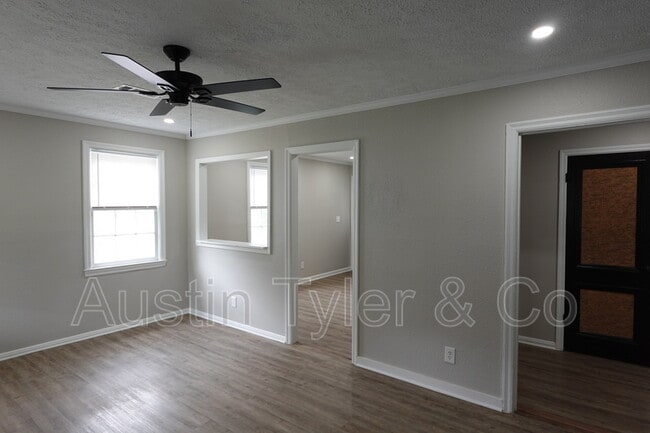 Building Photo - 4351 Kelly Ave