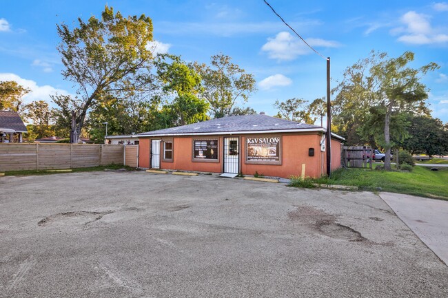 Building Photo - 10041 Fulton St