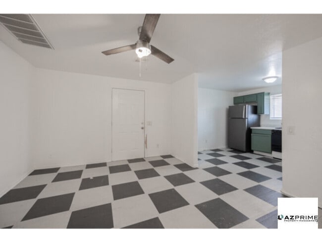 Building Photo - FREE FIRST MONTH'S RENT MOVE IN SPECIAL! Modern 2/1 Phoenix Apartment - Comfort &amp; Convenience...