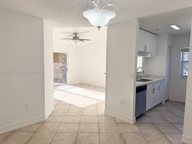 Foto del edificio - 2081 Renaissance Blvd