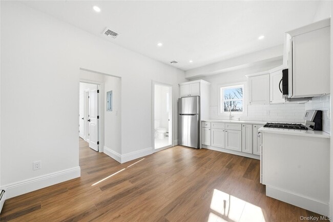 Foto del edificio - 13 W Hoffman Ave