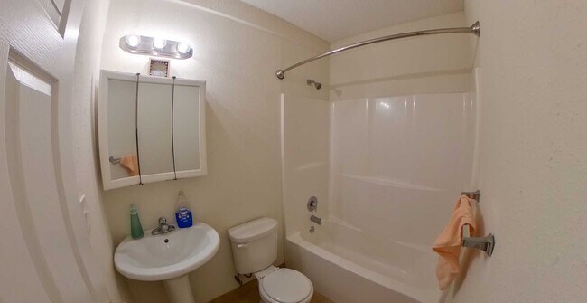 Building Photo - 3D Tour Available! Close to Campus + Washe...