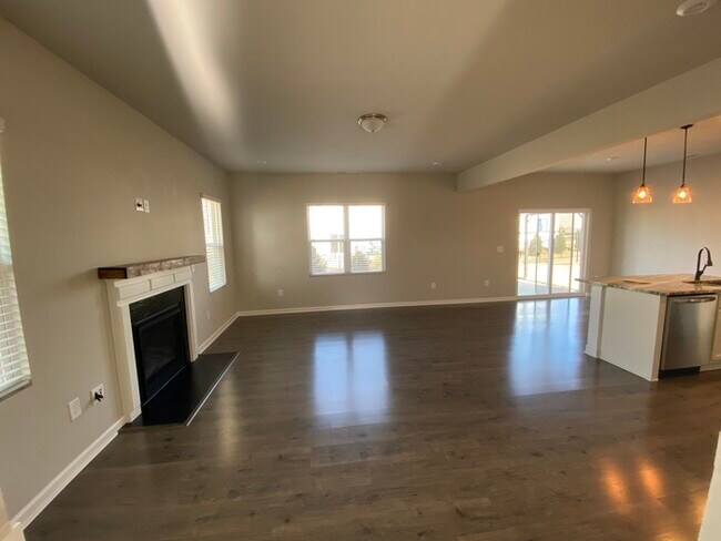 Building Photo - Stunning 3 bedroom home!