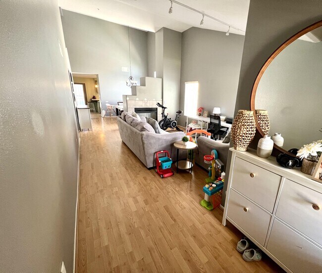 Foto del edificio - 26587 Alta Ave