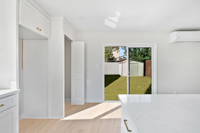 Foto del edificio - 2051 E Harding St