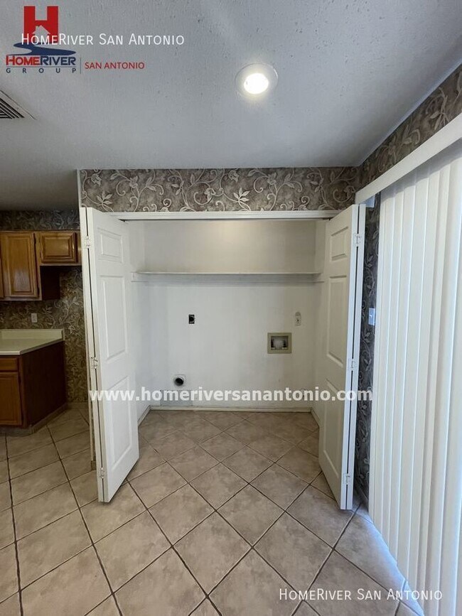Foto del edificio - 940 Hedgestone Dr