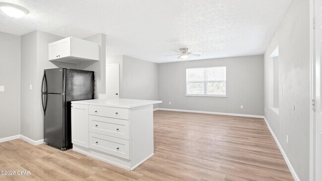 Foto del edificio - 1028 Spring Ave