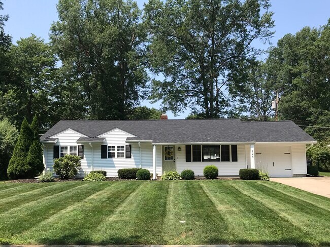 Foto del edificio - 224 Moorewood Ave