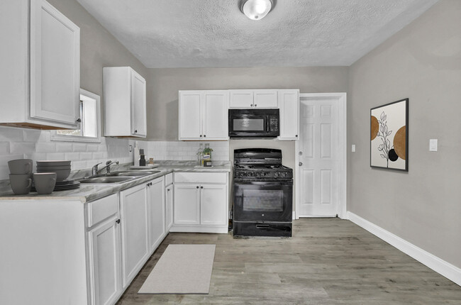 Building Photo - 2034 W 99th St
