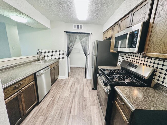 Building Photo - 1314 Southport Dr