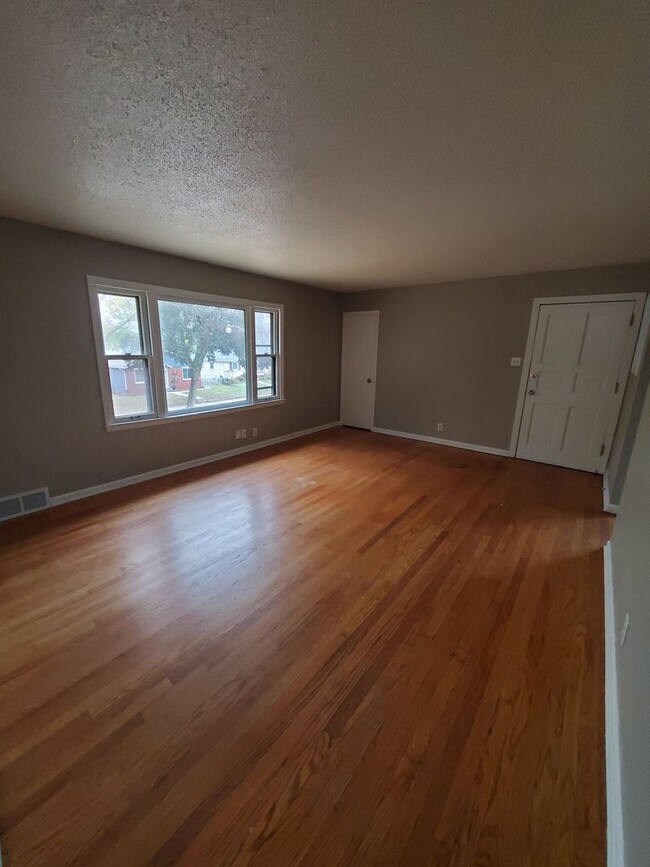 Foto del edificio - 4953-4955 N 90th St. (Duplex)