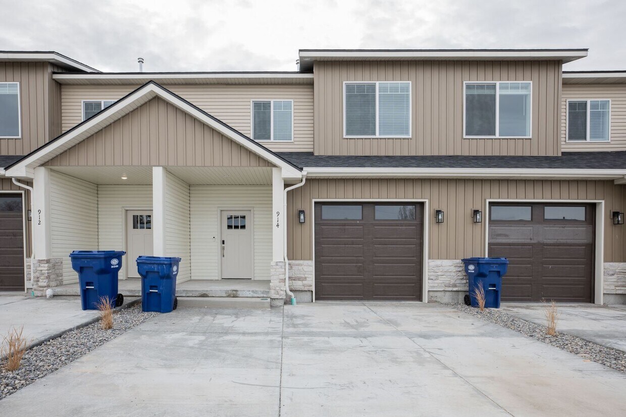 Foto principal - BRAND NEW 3 BED 2.5 BATH HOMES IN ST ANTHONY