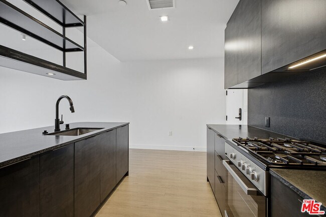 Foto del edificio - 10700 Tabor St
