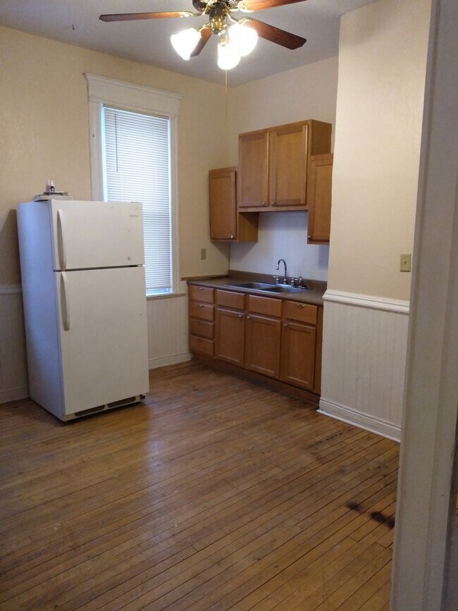 Building Photo - 2535 N. Murray Avenue - 2 Bedroom Lower