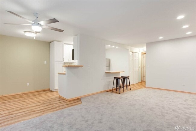 Building Photo - Cozy Duplex Home On Quiet Road in Kent a Must See!