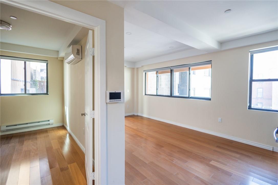 Foto principal - 402 W 50th St