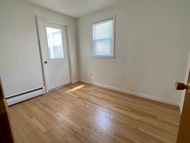 Back Bedroom - 1514 Loftsgordon Ave