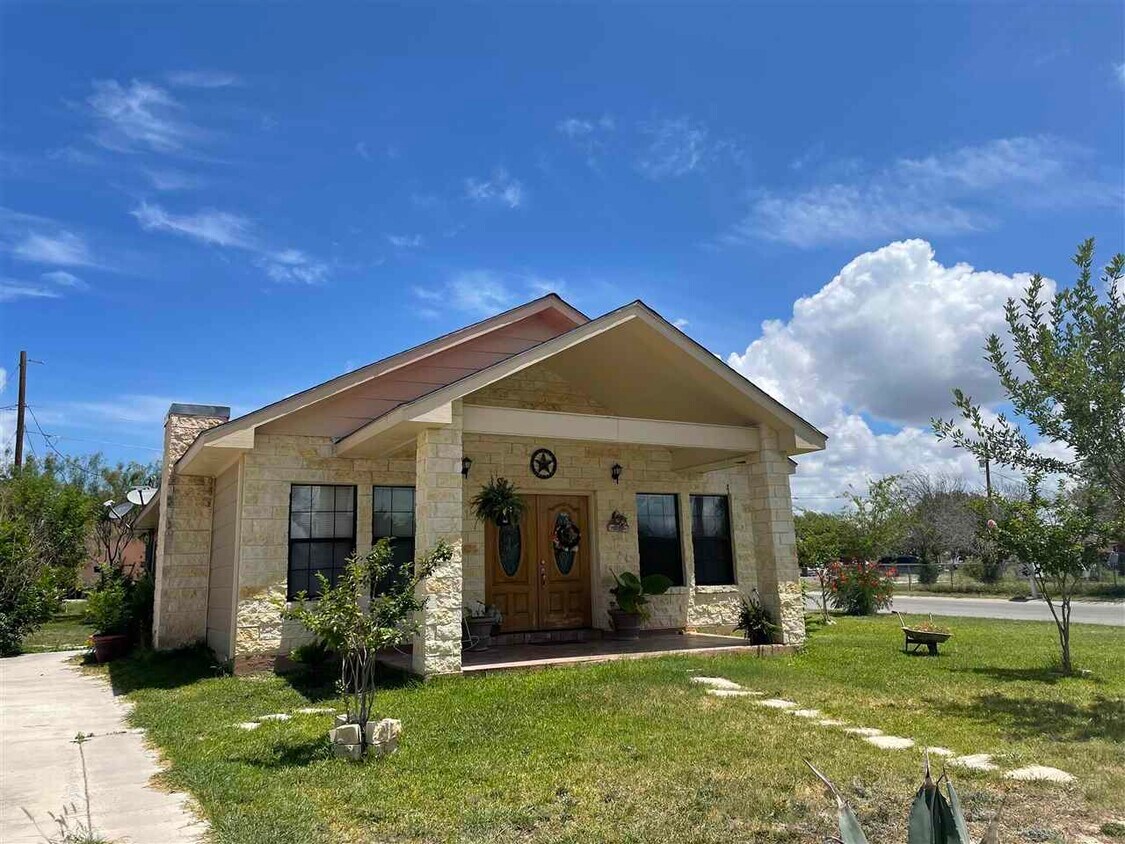 517 W 15th St, Del Rio, TX 78840 House Rental in Del Rio, TX
