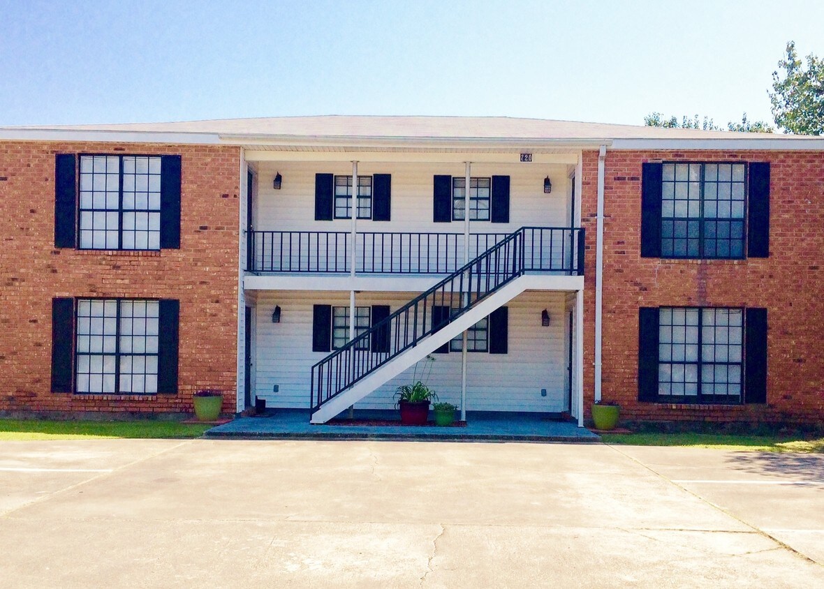 Primary Photo - 720 W Broussard Rd