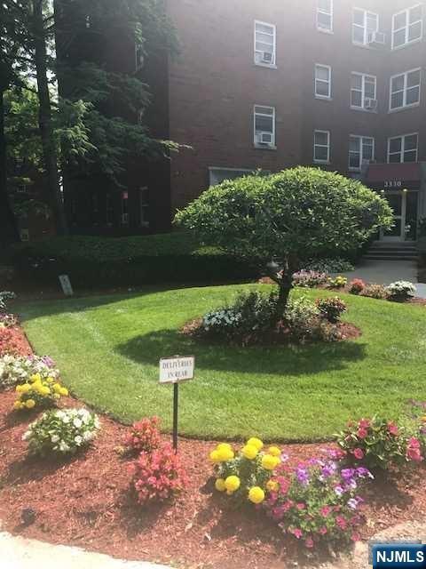 Foto del edificio - 2330 Linwood Ave