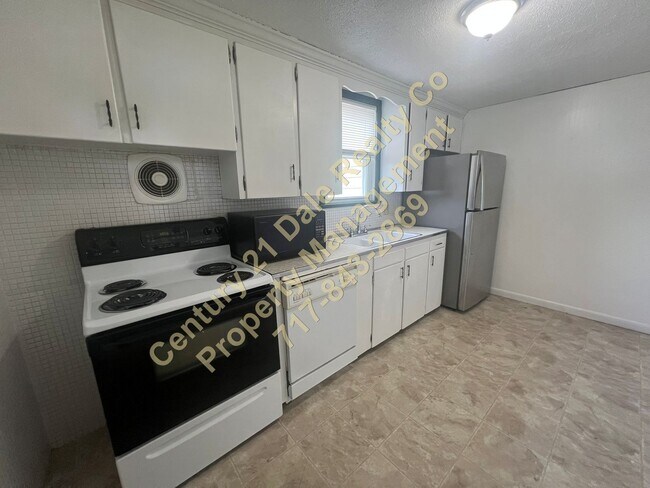 Foto del edificio - 2 Bedroom 1 Bath apartment with off street...