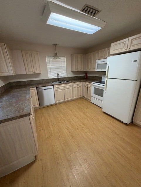 Kitchen - 2470 Browning St