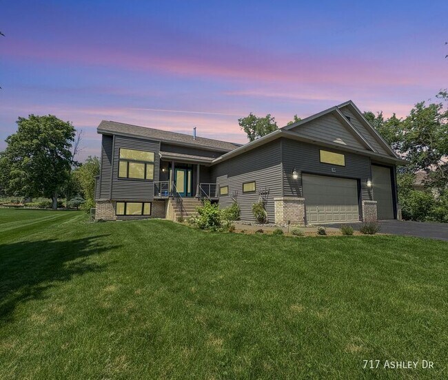 Foto del edificio - 717 Ashley Dr