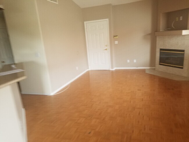 Foto del edificio - COZY 2 BED 2 BATH CONDO IN HENDERSON!
