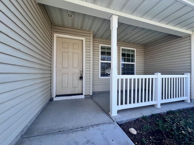 Building Photo - Charming Townhouse Oasis in Meridian: Perf...