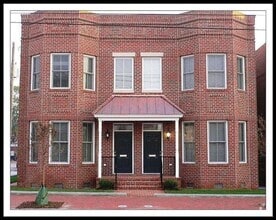 Building Photo - 19 S Plum St