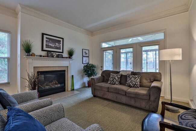 Sala de estar/familiar - 11633 Chancery Ln