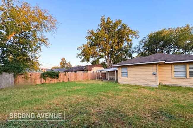 Building Photo - 3314 Albemarle Dr