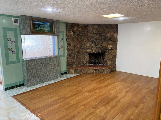 Foto del edificio - 5037 Sultana Ave