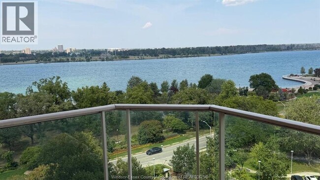 Photo du bâtiment - 4789 Riverside Dr E