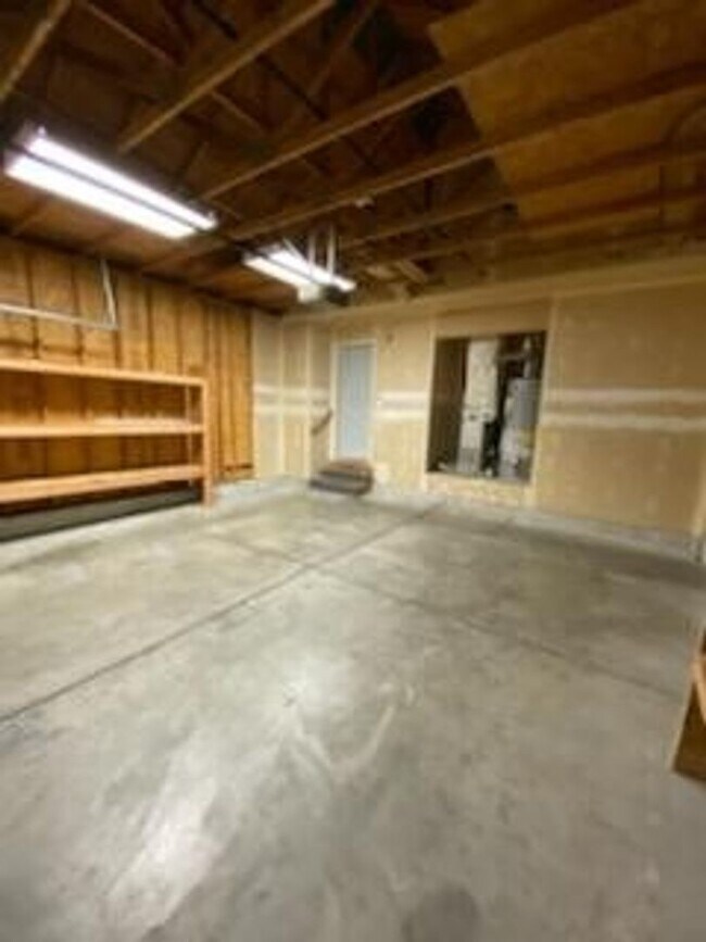 Building Photo - 2559-2559 W Apperson Dr