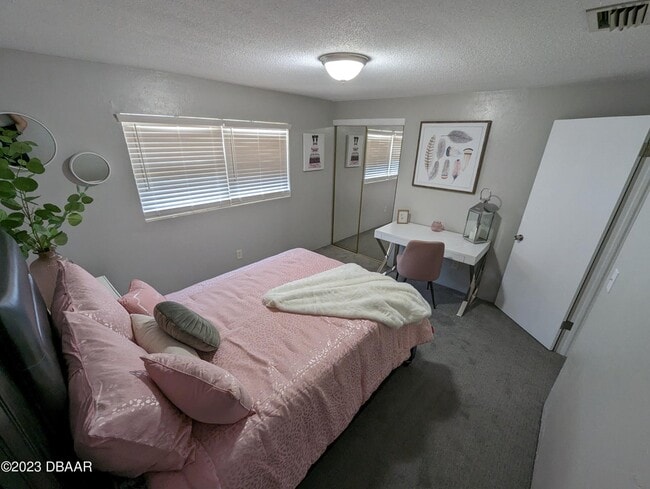 Building Photo - 1600 S Palmetto Ave