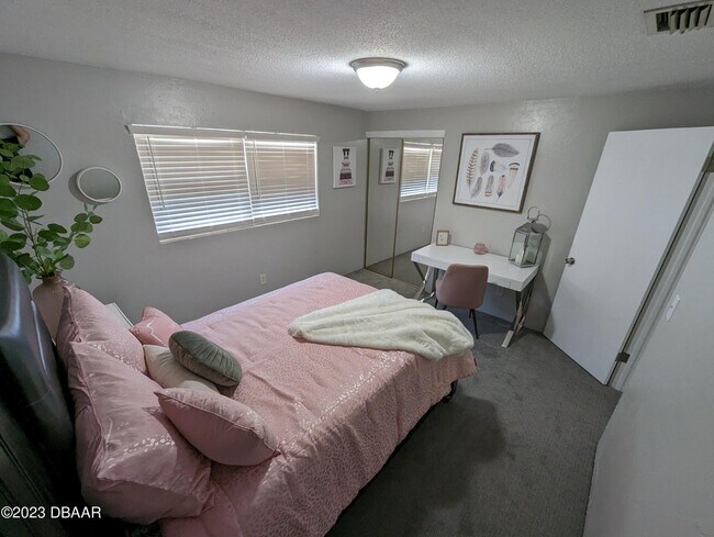 Foto del edificio - 1600 S Palmetto Ave