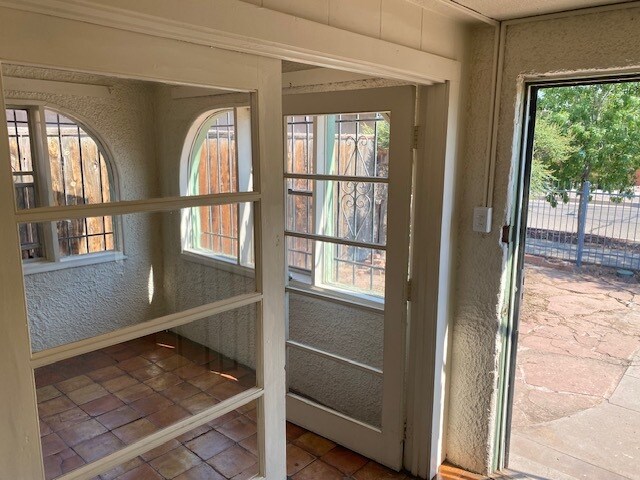view from entrance into sun room - 2001 Coal Pl SE