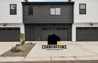 Building Photo - 206 Bogey Ln