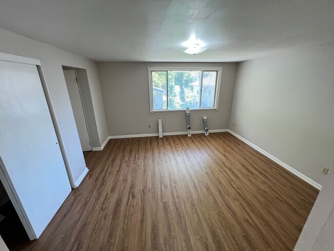 Building Photo - Spacious 1 Bdr Apt Across from KSU - Prele...
