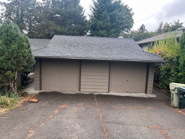 Foto del edificio - Duplex Off Barnes Rd. With Quick Access Ev...