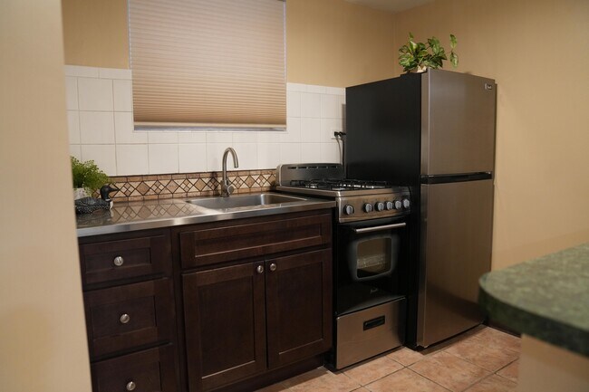 Foto del edificio - 6115 N Meade Ave