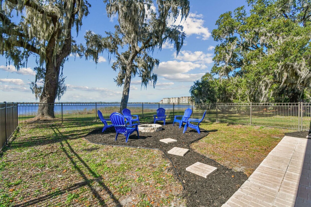 Primary Photo - Lake Front Home for Rent on 4 Acres!