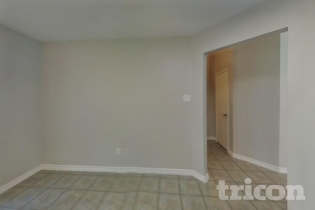 Foto del edificio - 233 Amherst Dr