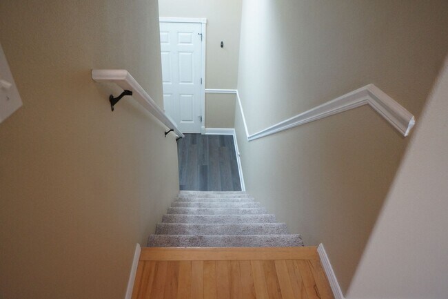 Building Photo - Spectacular NW Portland 3 bedroom Townhouse