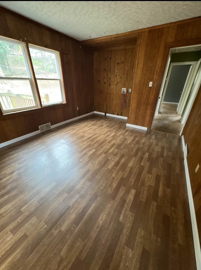 Building Photo - 1236 Sunrise Dr