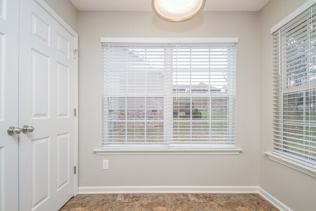 Foto del edificio - 1244 Crescent Ridge Drive