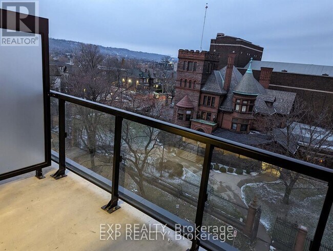 Photo du bâtiment - 15 Queen St S