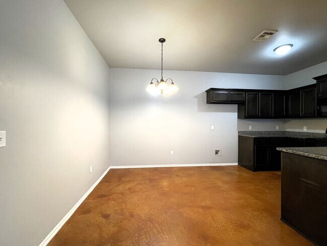 Foto del edificio - 1858 Cypress Ln
