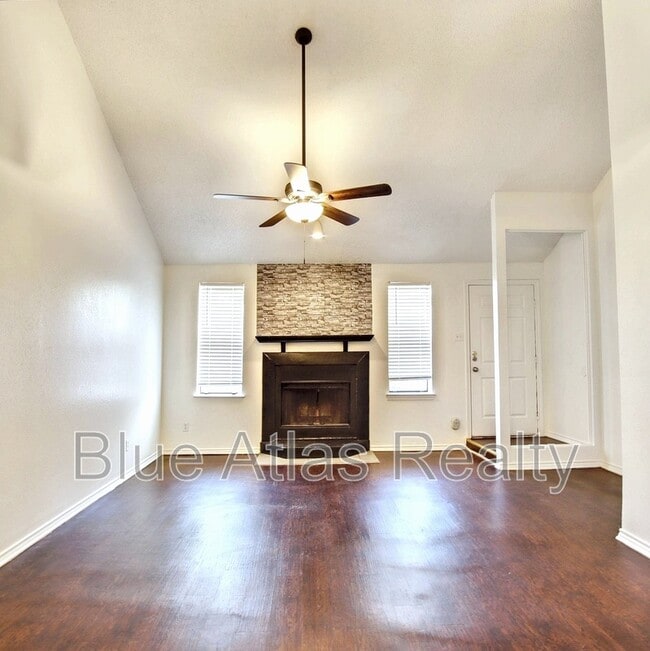 Foto del edificio - 916 Hilltop Dr